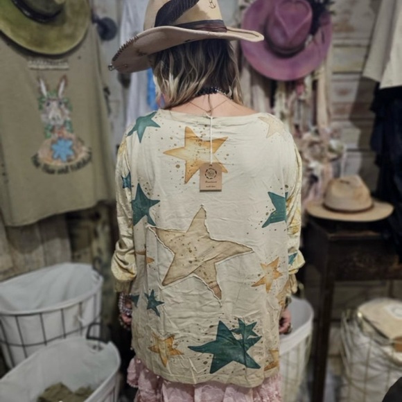 A Rare Bird Rosie Christmas Top - Picture 3 of 3